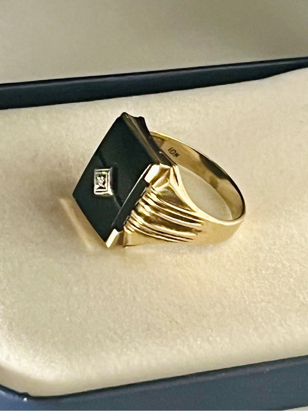 Estate Men’s Ring  | 10k Gold, Onyx & Diamond | Davidson & Son’s | Size 12 1/4 - Picture 4 of 13